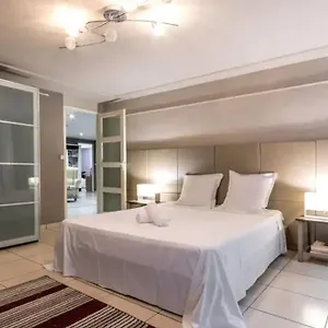 https://appartement-au-coeur-de-centre-ville-de-marseille.fr-provencehotel.com